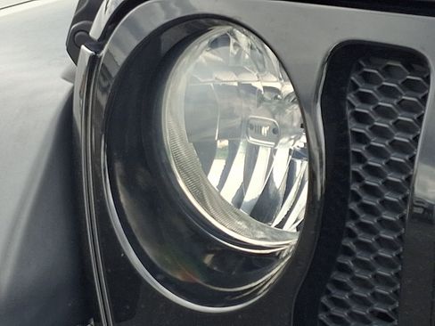 Certified 2019 Jeep Wrangler Sport AWD/4WD image 8