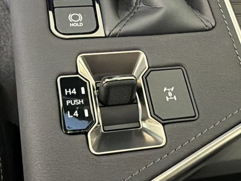 Used 2025 Lexus GX 550 w/ Accessory Package (2T) AWD/4WD image 22