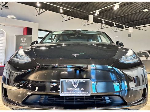 Used 2023 Tesla Model Y Long Range image 3