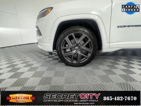 Used 2024 Jeep Compass Limited w/ High Altitude Package image 9