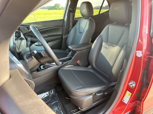 Used 2024 Buick Encore GX Sport Touring AWD/4WD image 11