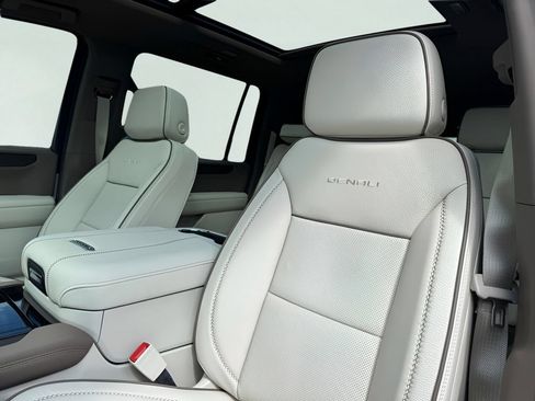 New 2026 GMC Yukon XL Denali w/ Sun & Power Step Package AWD/4WD image 9