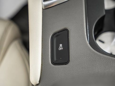 Used 2018 Cadillac XT5 Luxury image 25