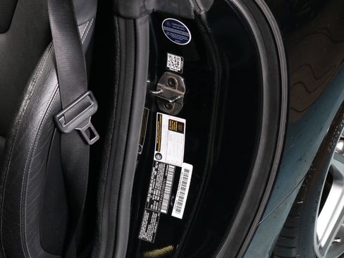 Used 2014 Mercedes-Benz SLK 250 w/ Premium Package image 40