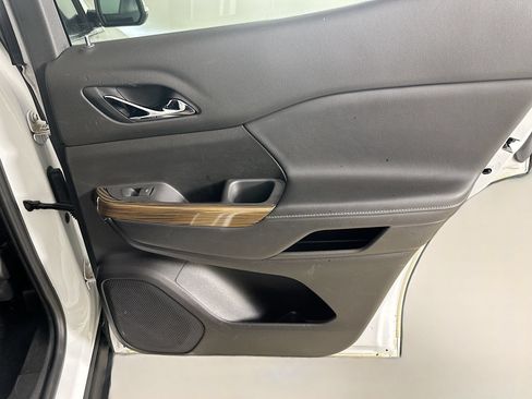 Used 2021 GMC Acadia SLE w/ Driver Convenience Package FWD image 39