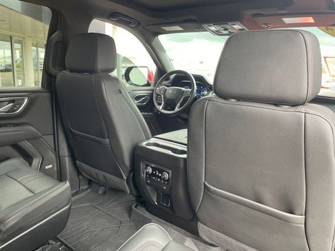 Used 2024 Chevrolet Suburban RST w/ Luxury Package AWD/4WD image 32