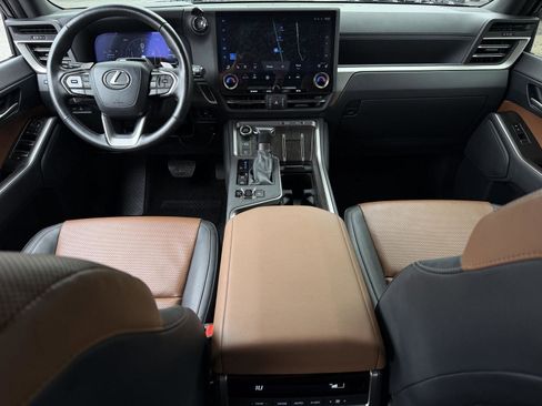 Used 2024 Lexus GX 550 w/ Cold Area Package AWD/4WD image 9