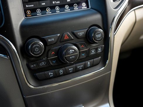 Used 2018 Jeep Grand Cherokee Limited image 35