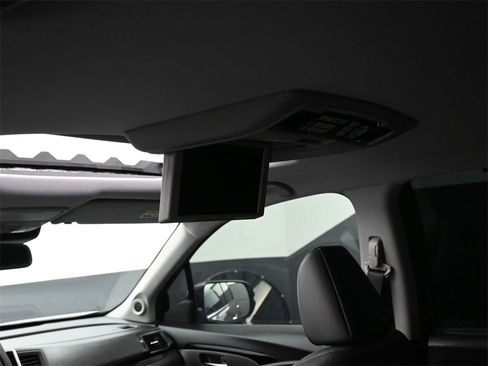 Used 2018 Honda Pilot Touring image 19