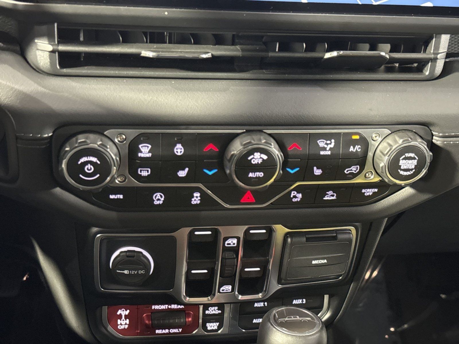 Used 2024 Jeep Gladiator Rubicon AWD/4WD image 22