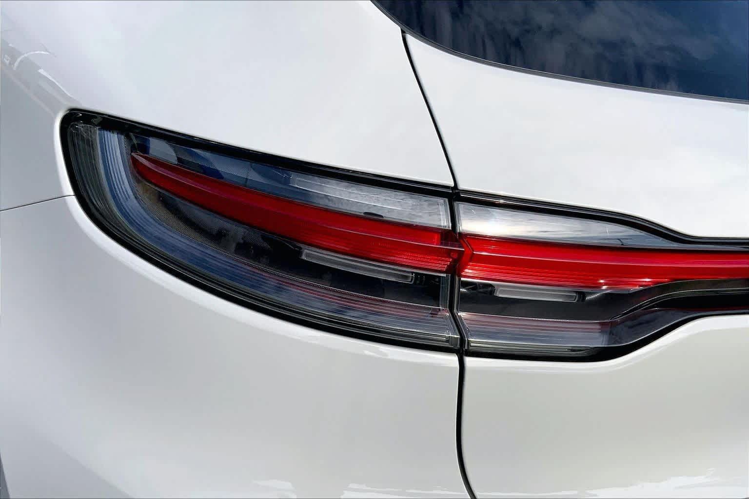 Used 2019 Porsche Macan AWD/4WD image 28