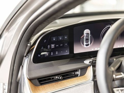 Used 2024 Lucid Air Touring image 23