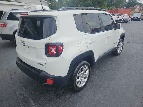 Used 2018 Jeep Renegade Latitude w/ Cold Weather Group AWD/4WD image 3