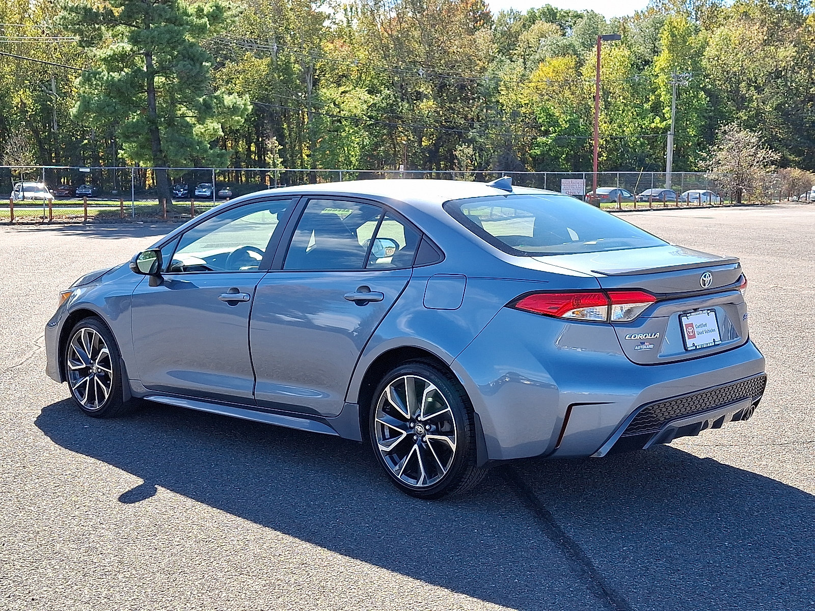 Used 2020 Toyota Corolla SE w/ SE Premium Package FWD image 5