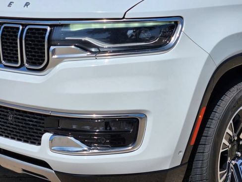 Certified 2024 Jeep Wagoneer L Series II AWD/4WD image 8