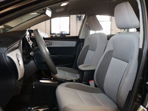 Used 2019 Toyota Corolla LE image 11