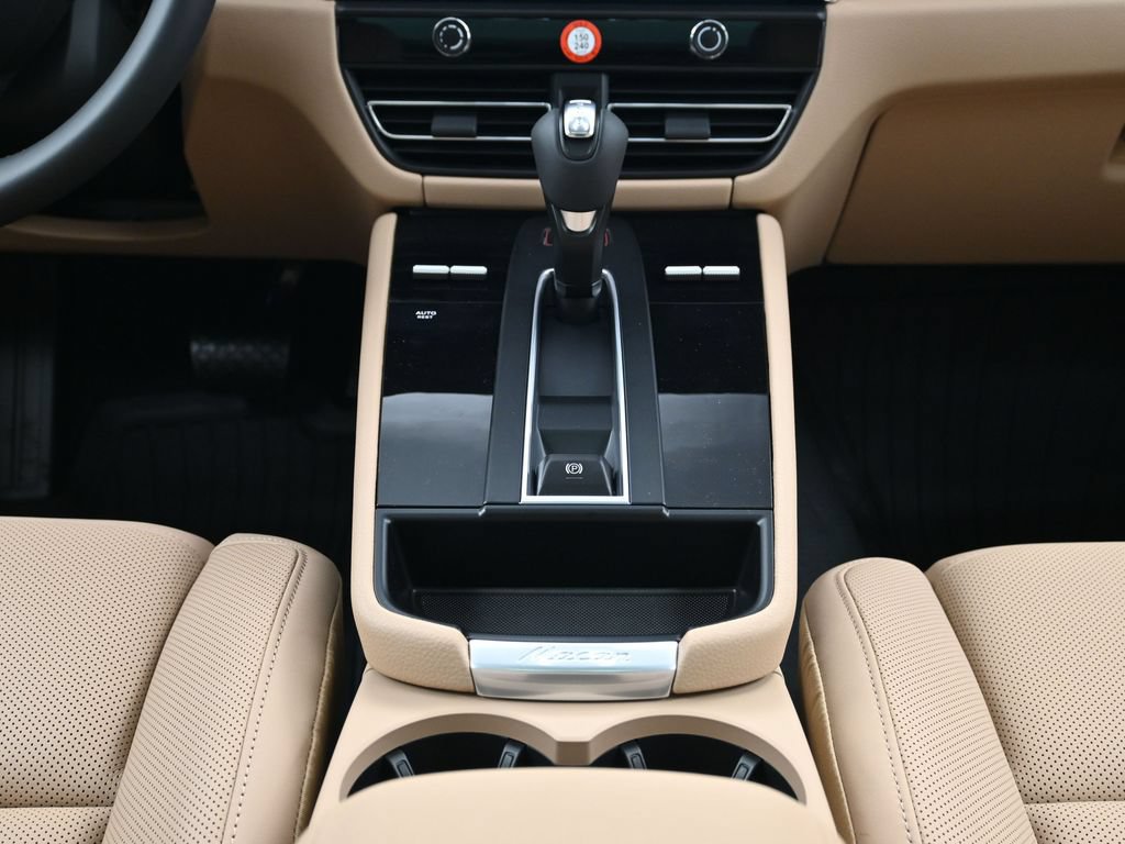 Certified 2026 Porsche Macan AWD/4WD image 10