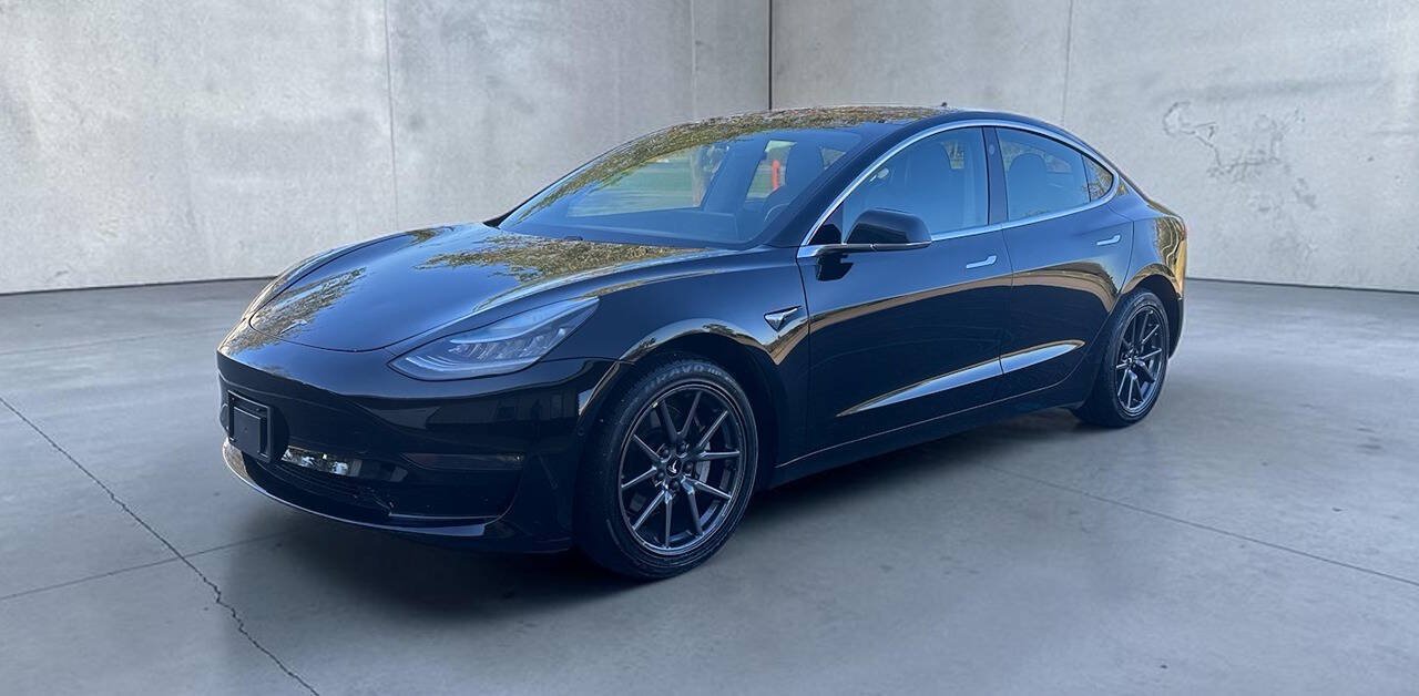 Used 2018 Tesla Model 3 Mid Range RWD image 1