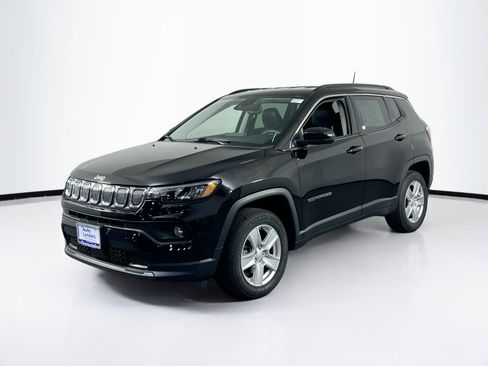 Used 2022 Jeep Compass Latitude image 1