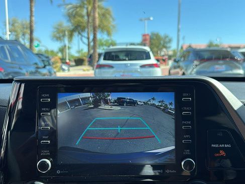 Used 2021 Toyota Highlander XLE image 20