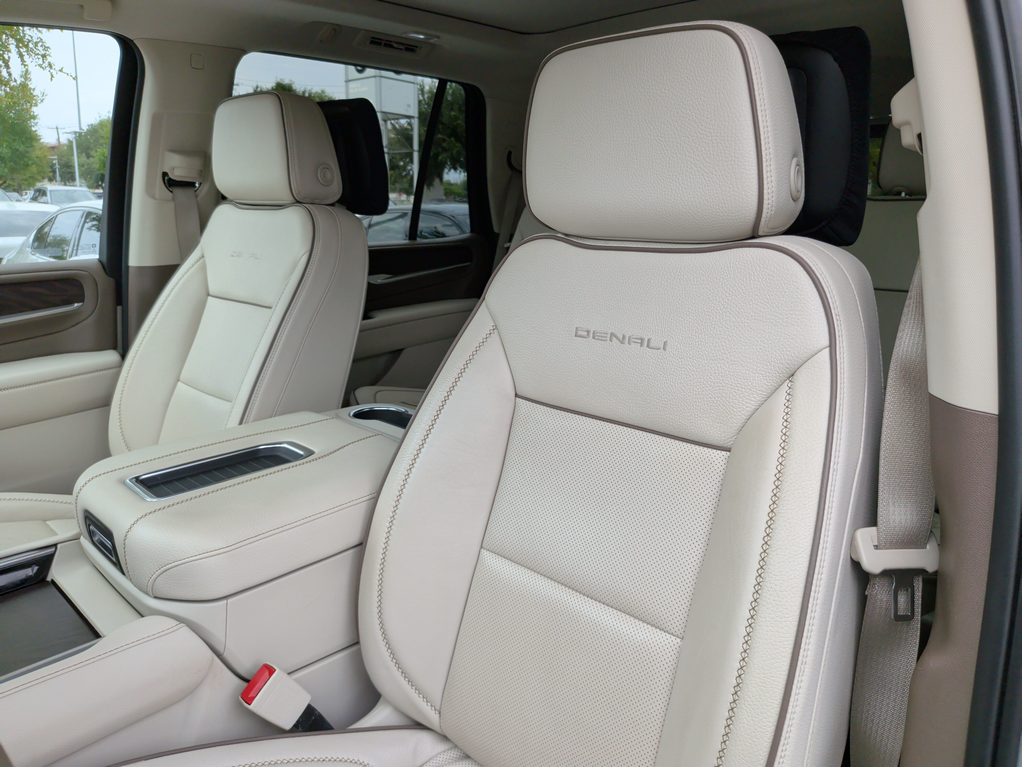 Used 2024 GMC Yukon Denali AWD/4WD image 25