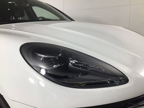 Certified 2024 Porsche Macan AWD/4WD image 15