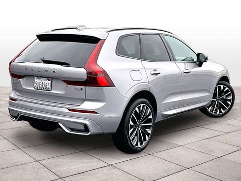 Used 2026 Volvo XC60 B5 Ultra w/ Climate Package image 15