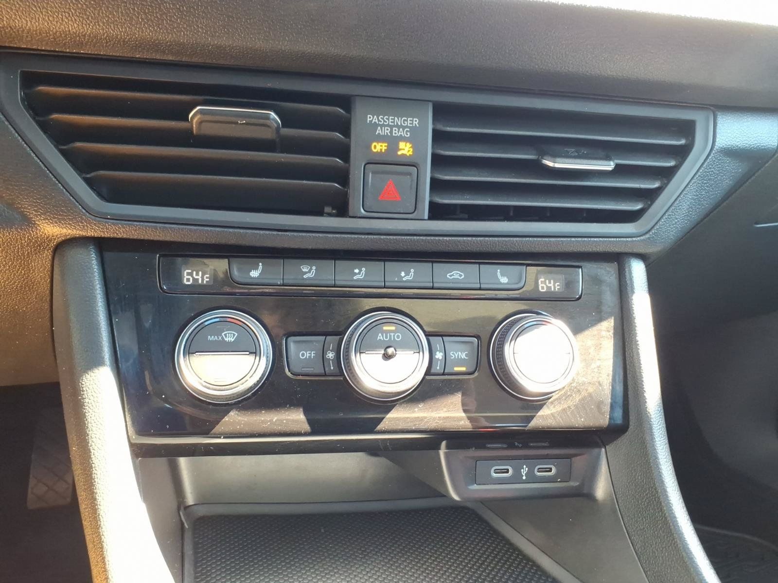 Certified 2023 Volkswagen Jetta SE w/ Panoramic Sunroof Package FWD image 20