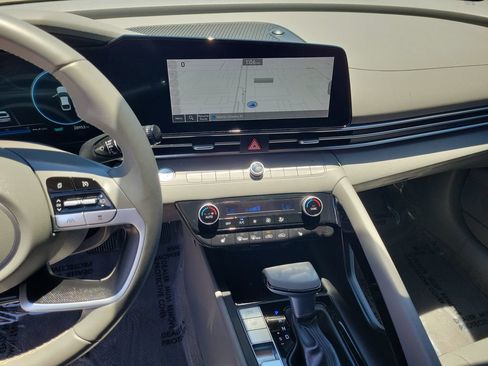 Used 2023 Hyundai Elantra SEL w/ Convenience Package FWD image 18