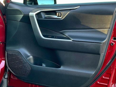 Used 2019 Toyota RAV4 XLE Premium image 18