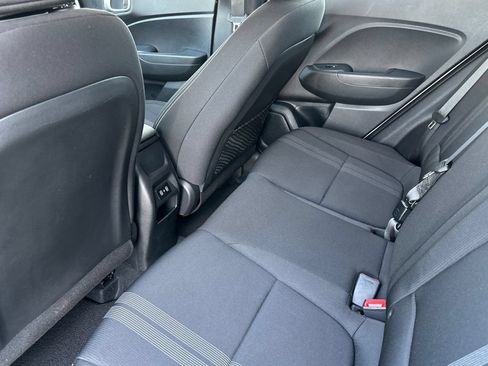 Used 2025 Hyundai Venue SEL FWD image 12