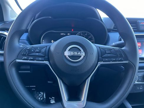 Used 2025 Nissan Versa SV image 28