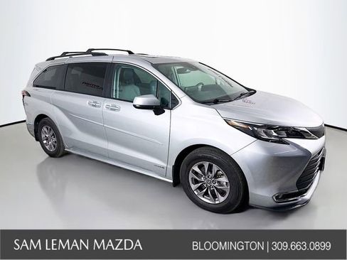 Used 2021 Toyota Sienna XLE w/ XLE Plus Package image 1