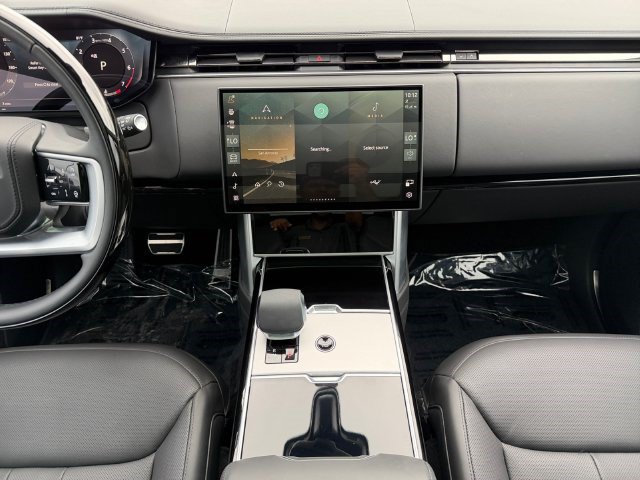 Used 2025 Land Rover Range Rover Long Wheelbase SE AWD/4WD image 15
