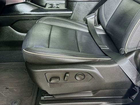 Used 2023 GMC Yukon SLT image 9