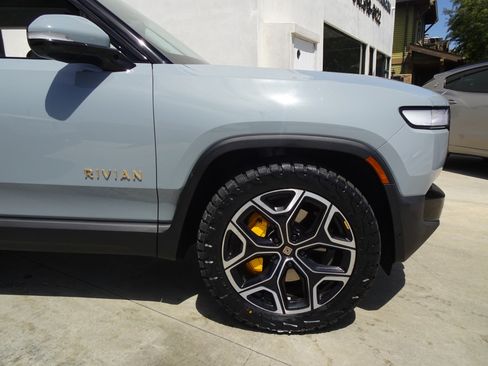 Used 2024 Rivian R1S Adventure AWD/4WD image 9