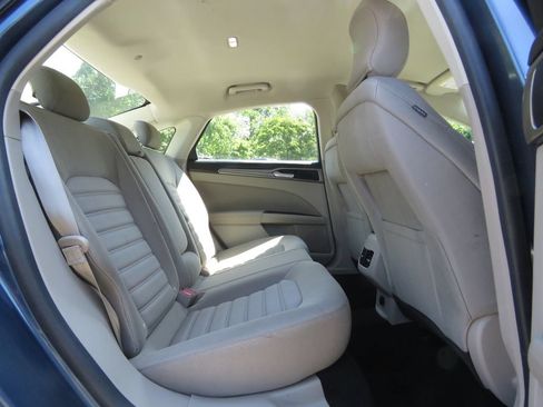 Used 2019 Ford Fusion SE FWD image 14
