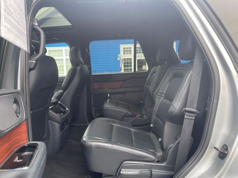 Used 2024 Lincoln Navigator Premiere AWD/4WD image 5