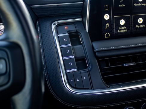 Used 2022 GMC Yukon XL SLT w/ SLT Premium Package image 34