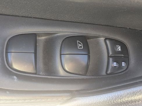 Used 2022 Nissan Rogue Sport SV image 12