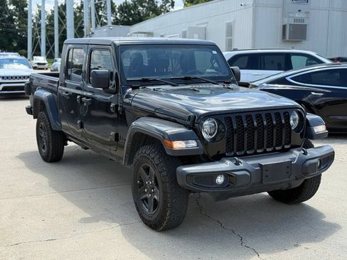 Used 2021 Jeep Gladiator Sport AWD/4WD image 4