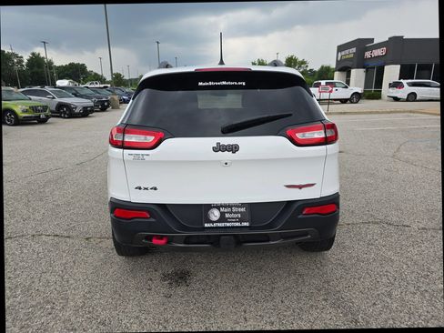 Used 2016 Jeep Cherokee Trailhawk w/ Leather Interior Group AWD/4WD image 3