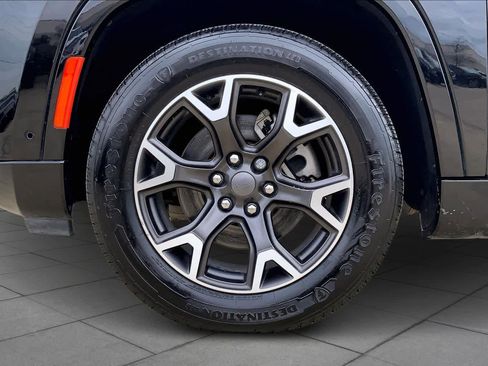 Used 2023 Jeep Wagoneer L Series III w/ Preferred Equipment Group image 10