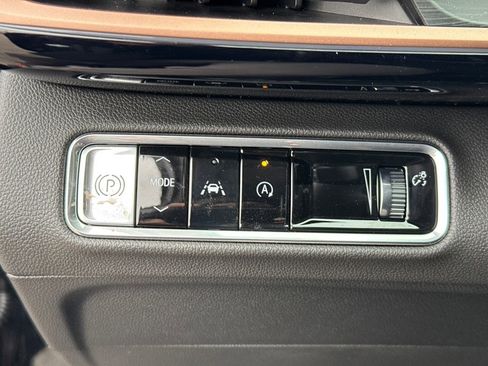 Used 2025 Buick Envision Sport Touring image 19