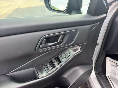 Used 2024 Nissan Rogue S AWD/4WD image 12