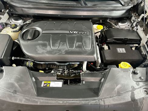Used 2018 Jeep Cherokee Latitude Plus w/ Comfort/Convenience Group AWD/4WD image 32