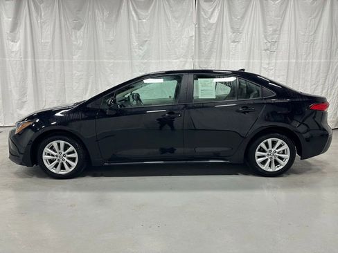 Used 2025 Toyota Corolla LE w/ LE Premium Package image 4