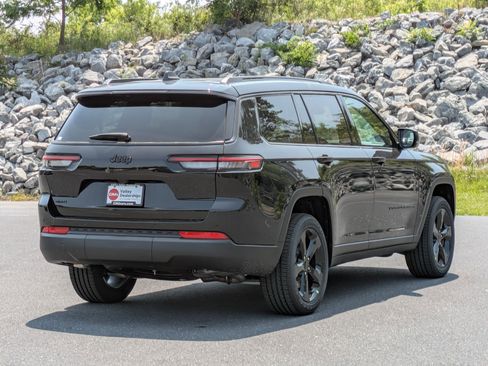 New 2025 Jeep Grand Cherokee L Altitude image 5