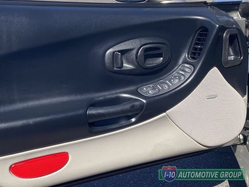 Used 2001 Chevrolet Corvette Convertible w/ Preferred Equipment Group2 RWD image 20