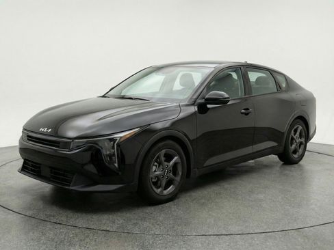 Used 2025 Kia K4 LXS image 3